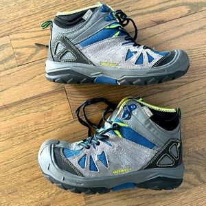 Boys Merrell hiking snow boots size 1 grey, blue neon green